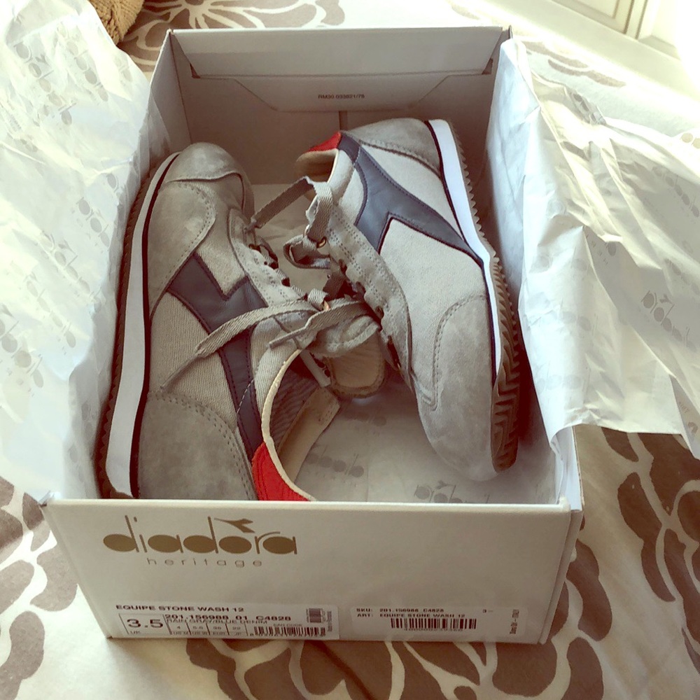 Original Diadora, new sneakers in their box.